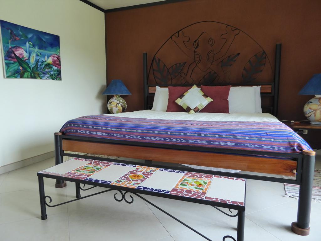 Lucky Bug Bed And Breakfast Nuevo Arenal Szoba fotó