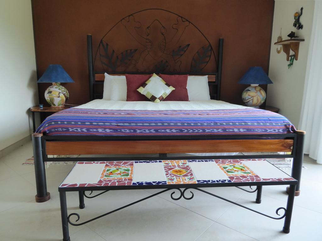 Lucky Bug Bed And Breakfast Nuevo Arenal Szoba fotó